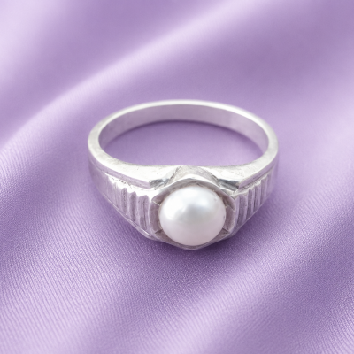 SILVER RING WITH PEARL